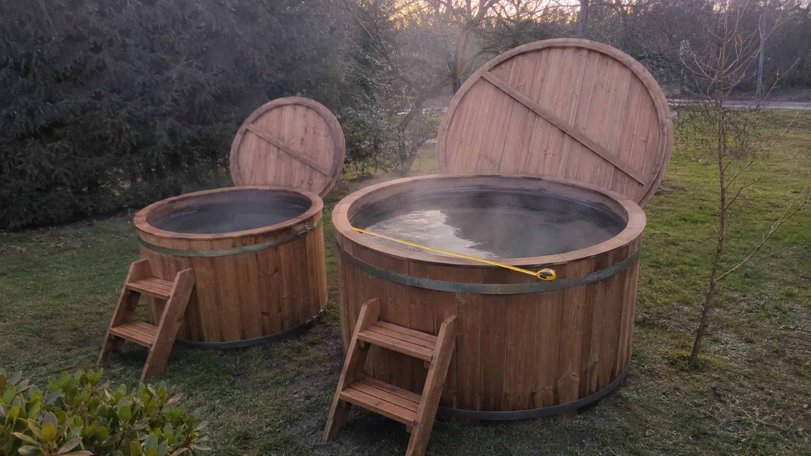 Deux bains nordiques de tailles différentes côte à côte