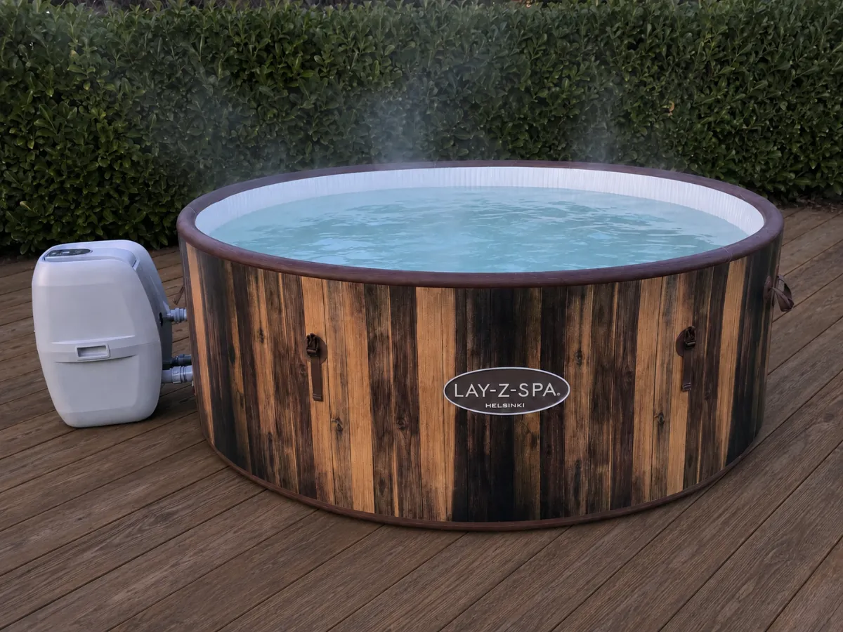 Spa semi-rigide électrique Lay-Z-Spa Helsinki habillage effet bois